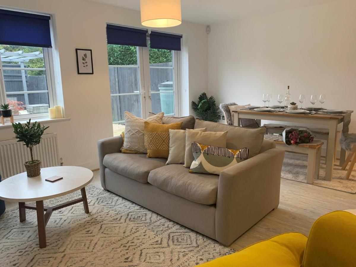 Stylish & Spacious 3 Bed House With 2 Free Car Parking Spaces Villa Appledram Eksteriør billede