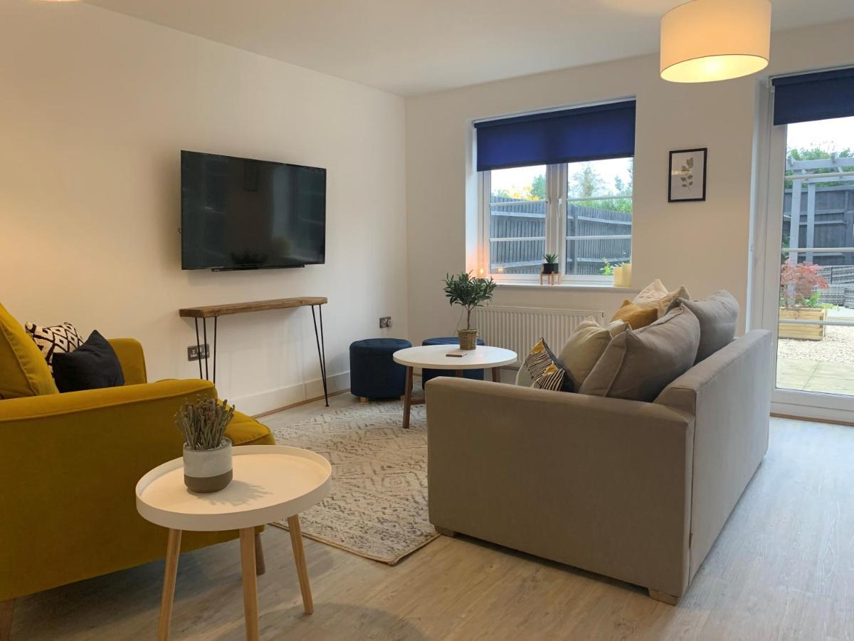Stylish & Spacious 3 Bed House With 2 Free Car Parking Spaces Villa Appledram Eksteriør billede