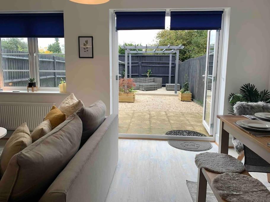 Stylish & Spacious 3 Bed House With 2 Free Car Parking Spaces Villa Appledram Eksteriør billede