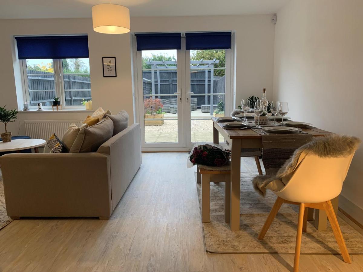 Stylish & Spacious 3 Bed House With 2 Free Car Parking Spaces Villa Appledram Eksteriør billede