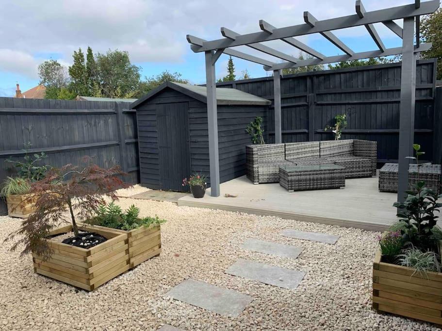 Stylish & Spacious 3 Bed House With 2 Free Car Parking Spaces Villa Appledram Eksteriør billede