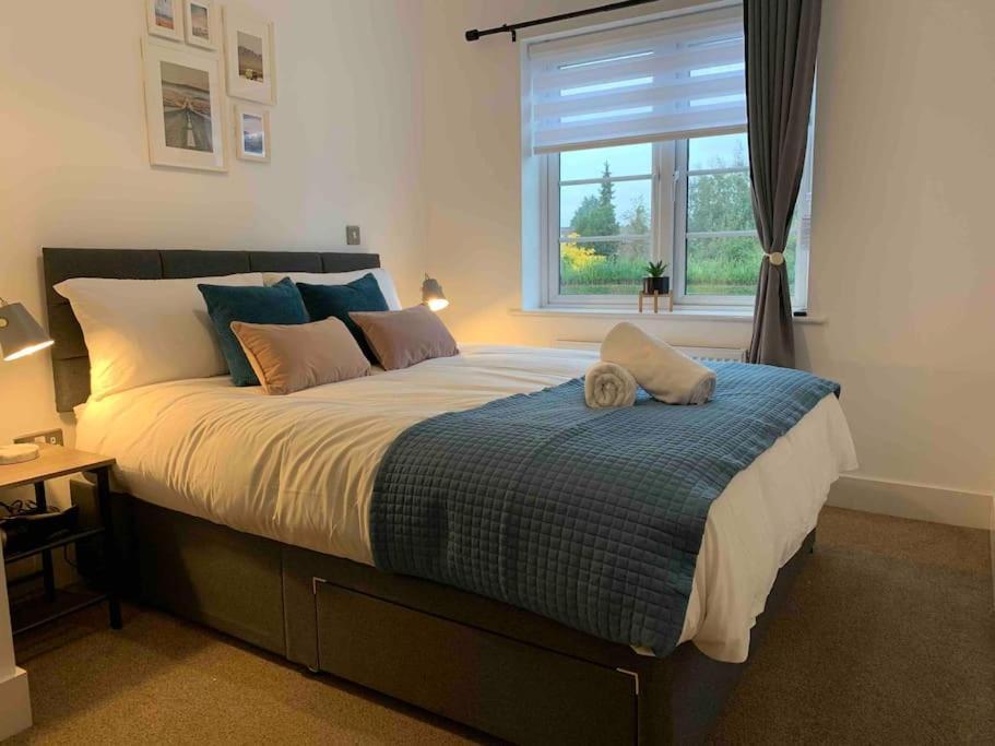 Stylish & Spacious 3 Bed House With 2 Free Car Parking Spaces Villa Appledram Eksteriør billede