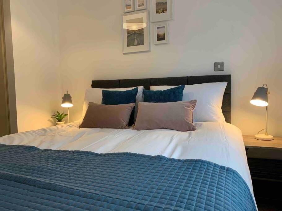 Stylish & Spacious 3 Bed House With 2 Free Car Parking Spaces Villa Appledram Eksteriør billede