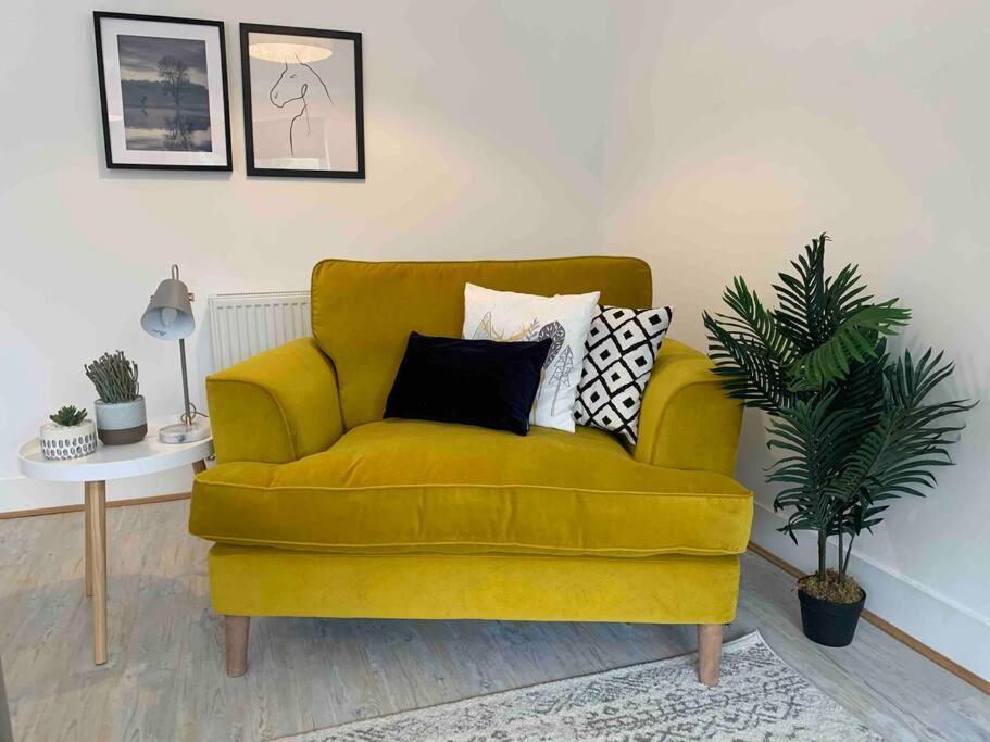 Stylish & Spacious 3 Bed House With 2 Free Car Parking Spaces Villa Appledram Eksteriør billede