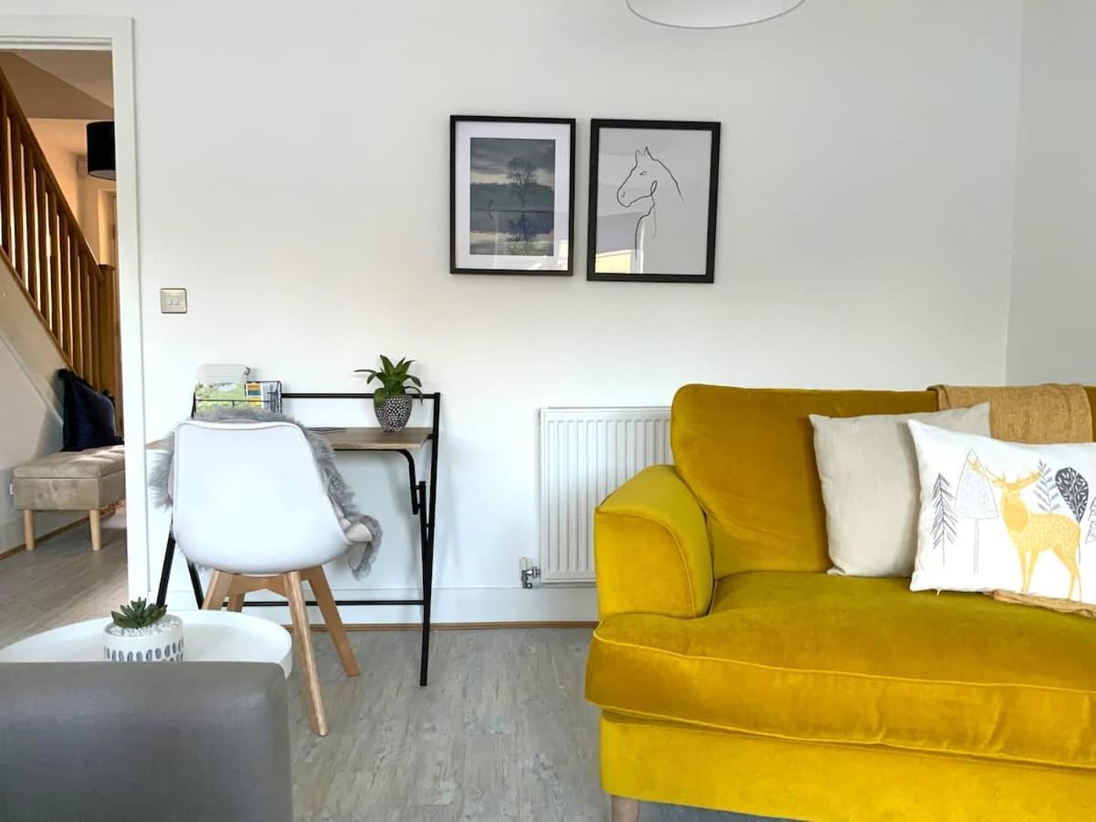 Stylish & Spacious 3 Bed House With 2 Free Car Parking Spaces Villa Appledram Eksteriør billede